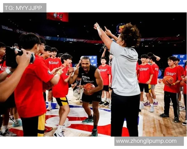 姚明拍球动作的优雅与力量结合展现篮球艺术之美