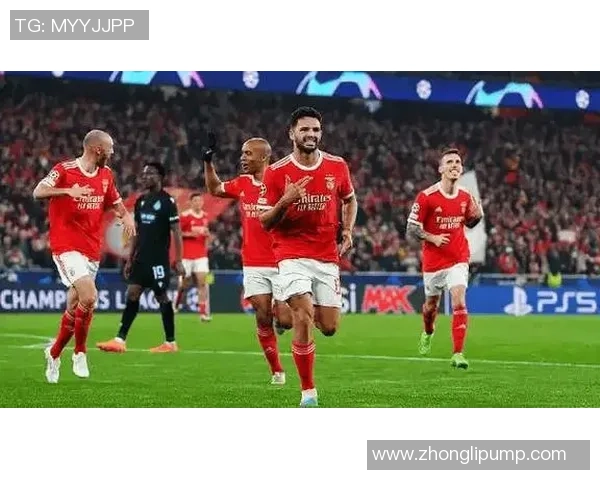 德甲焦点战巴黎圣日耳曼与本菲卡激战成平引发争议判罚热议