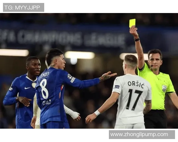 英超激战：那不勒斯狂胜巴萨四球绝杀瞬间引发全场狂欢点评