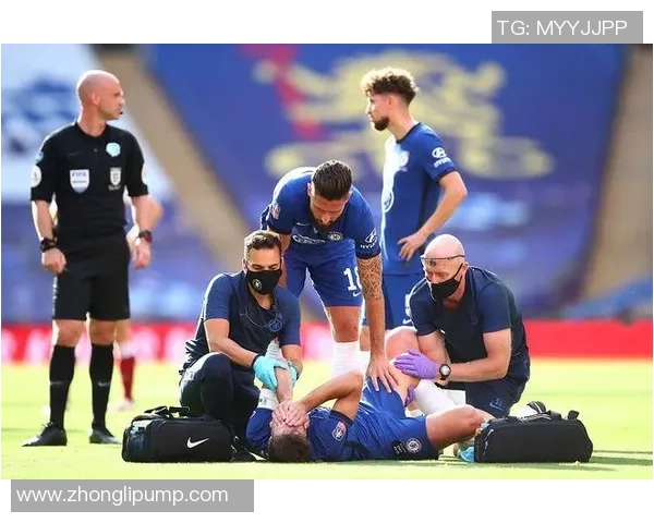 足总杯激战AC米兰逆转里昂补时绝杀引发争议判罚全场沸腾