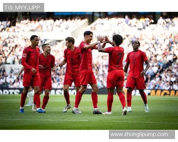 拜仁在友谊赛中大胜波尔图乌龙球引发全场热烈反响与战术分析