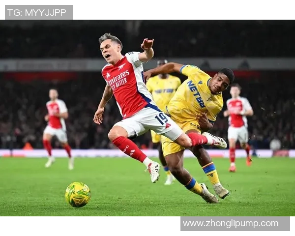 意甲激情对决那不勒斯5-0横扫阿森纳帽子戏法引发争议判罚热议