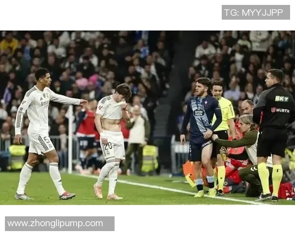 足总杯惊天冷门曼联狂胜皇马五球引发争议判罚全场沸腾 足总杯惊天冷门曼联狂胜皇马五球引发争议判罚全场沸腾